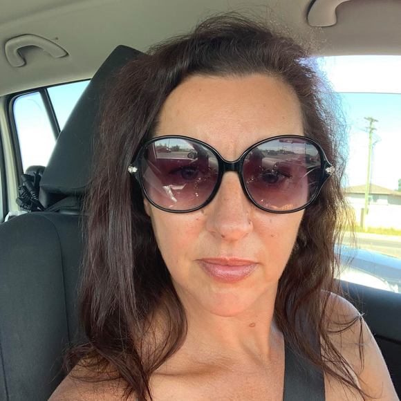 Meet your Posher, Sabine - Picture 1 of 1